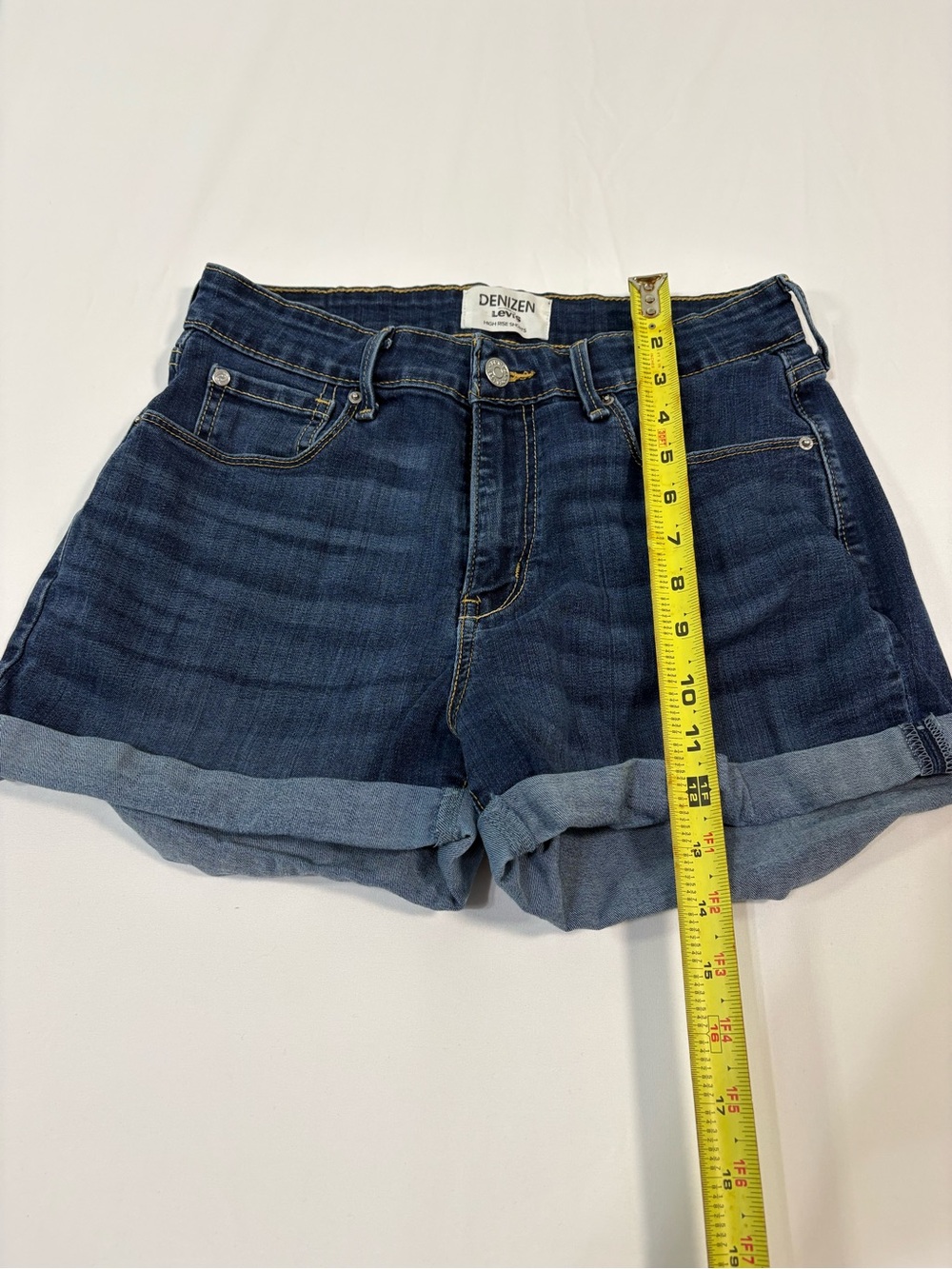 Sz 8 stretchy Denizen from Levi's Medium/Dark Blue Cuffed Denim Shorts